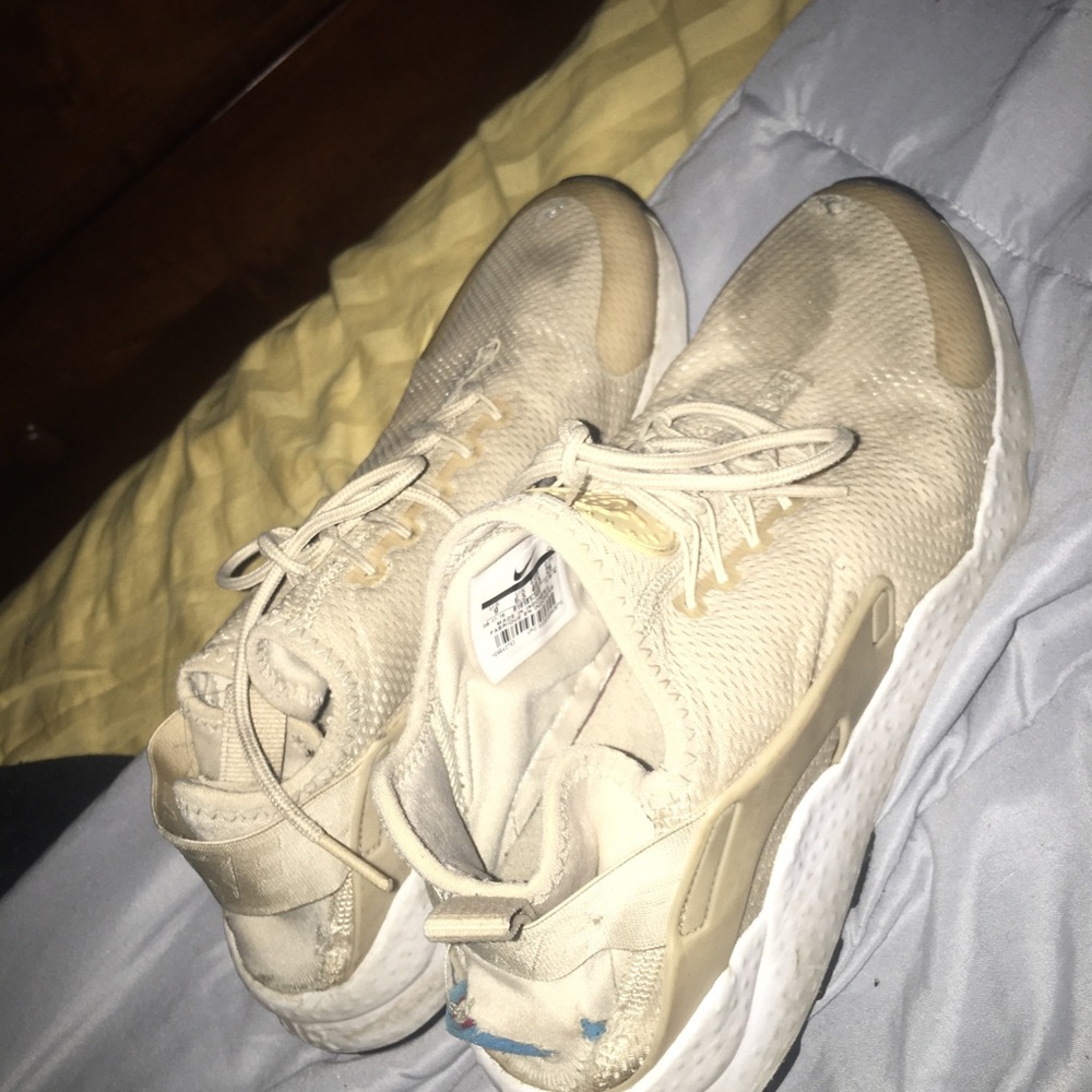 Very used shoes